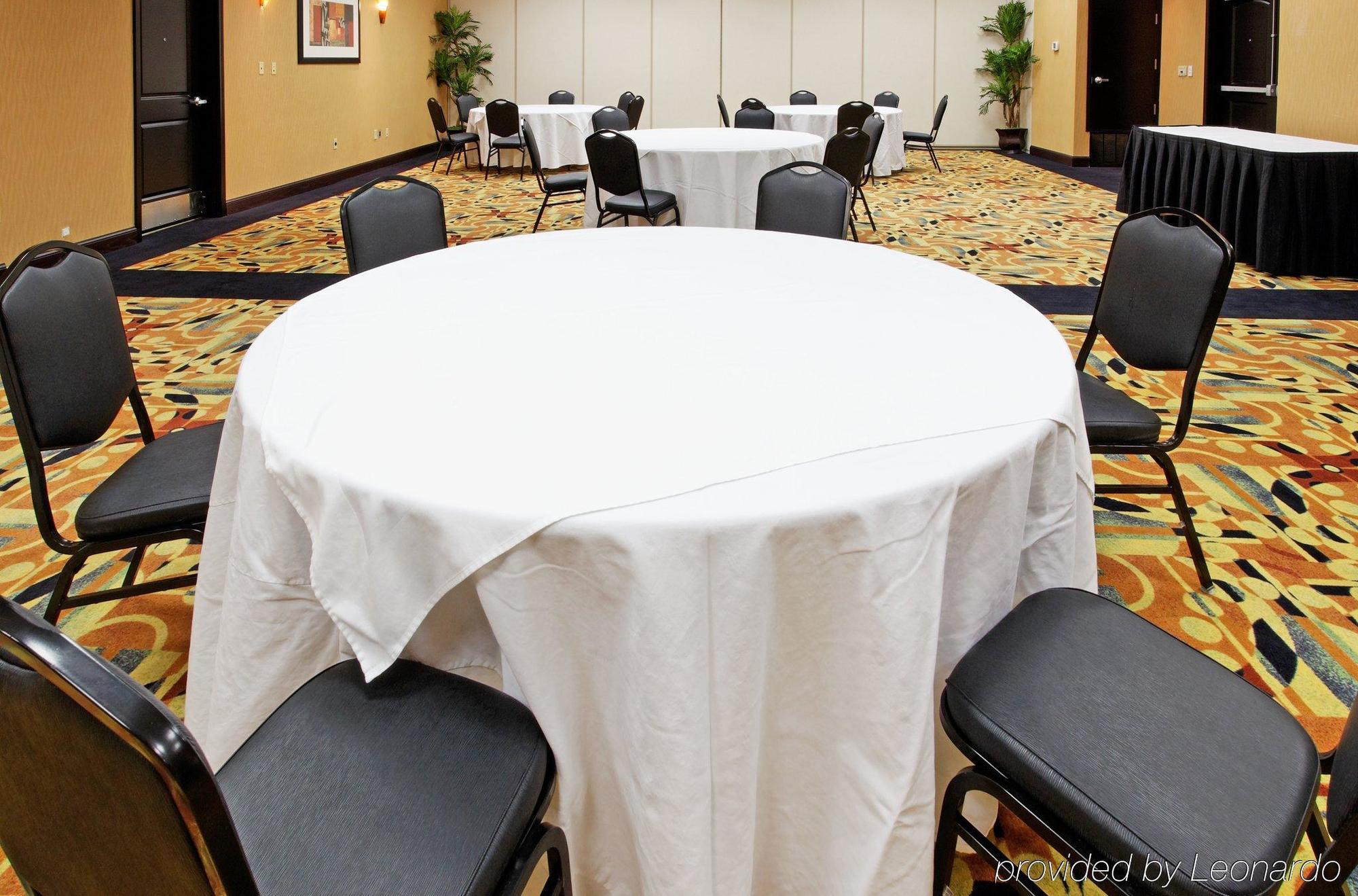 Holiday Inn Arlington Northeast By Ihg Удобства фото