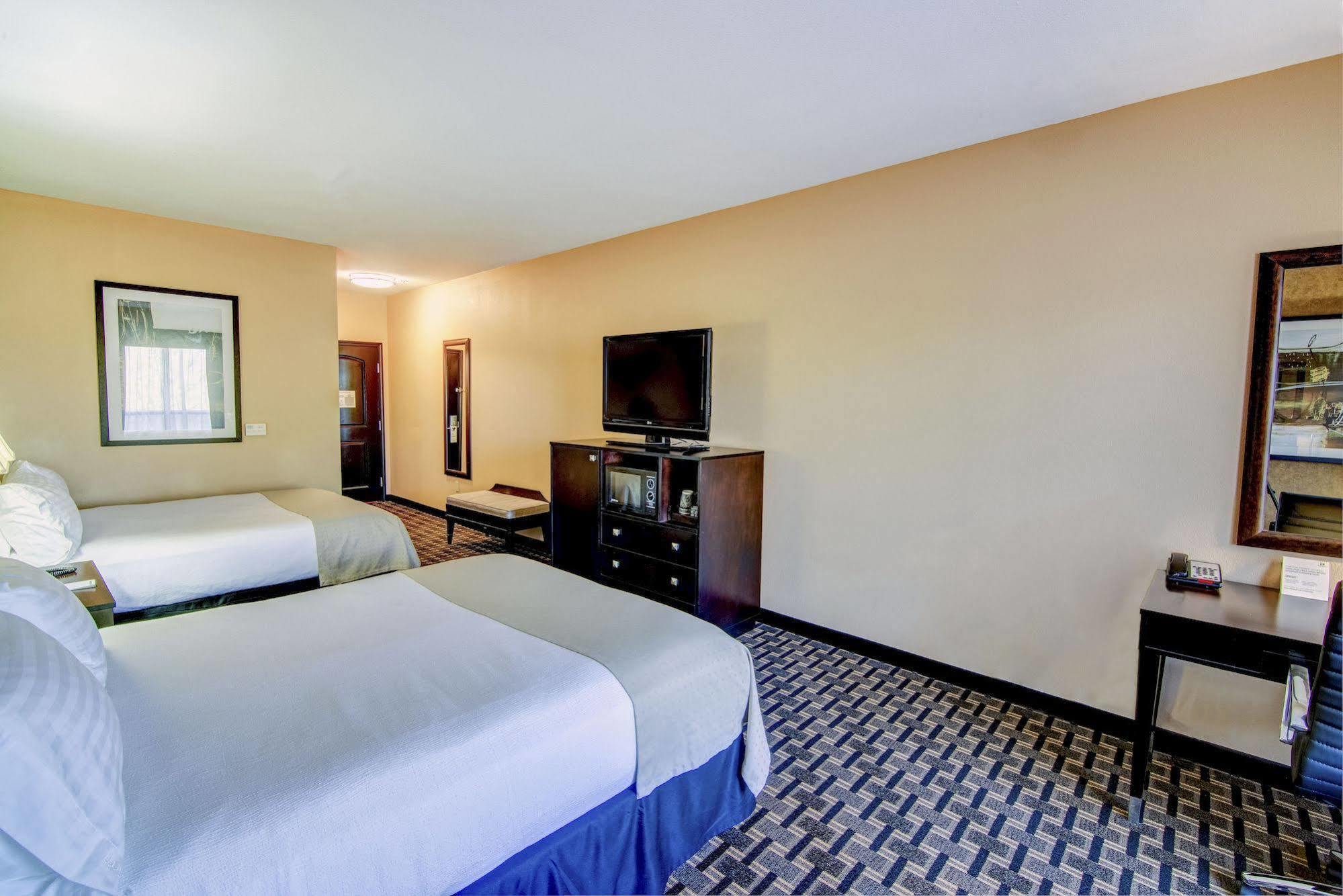 Holiday Inn Arlington Northeast By Ihg Экстерьер фото
